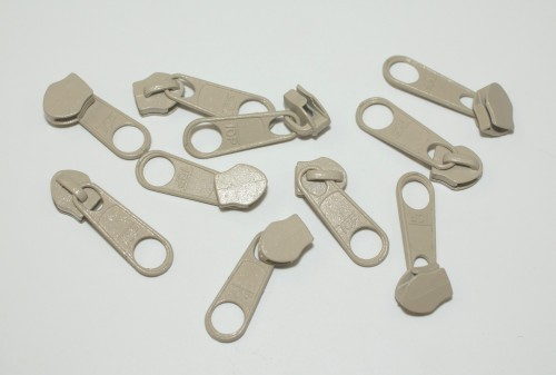 Picture of Slider for slide fastener with 8mm rail, color: natur - 10 pieces