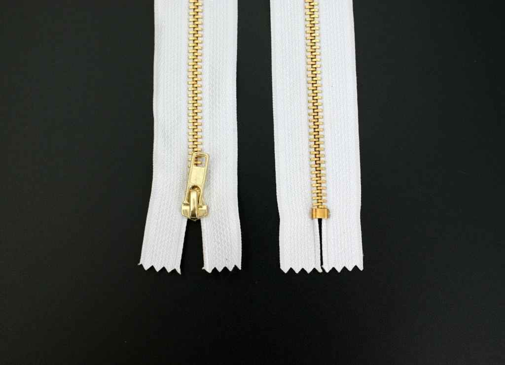 Picture of 20cm zipper - 4mm metal rail - colour: white/gold - 10 pieces