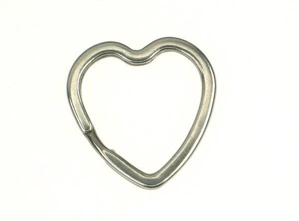 Picture of 31mm key ring flat made of spring steel - heart-shaped - 50 pieces