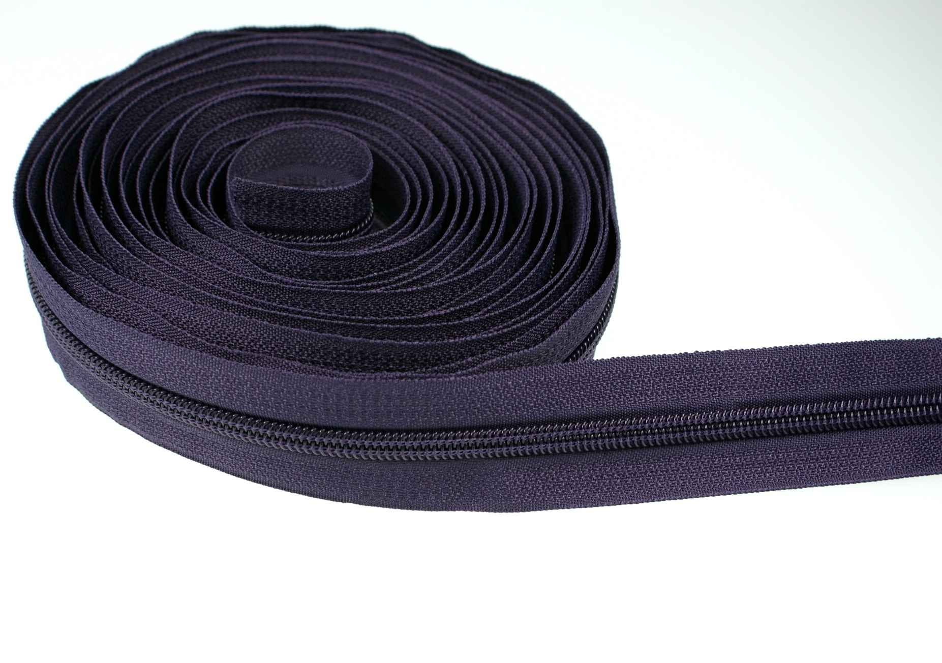 Picture of 5m slide fastener, 5mm rail, color: dark purple