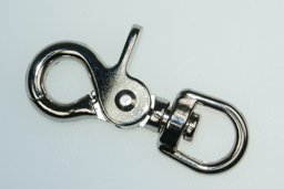 Picture of scissor carabiner with rotating swivel - 6,6cm long - 17mm hole - 10 pieces