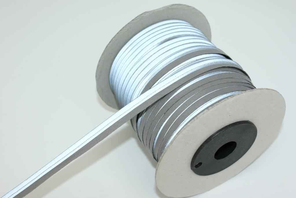 Picture of 50m reflective piping with grey base fabric - stronger texture