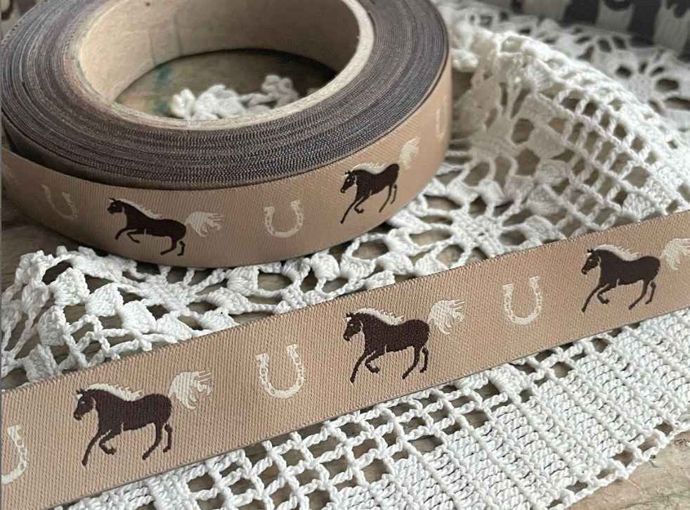 1m Webband - galoppierende Pferde - 17mm breit - beige